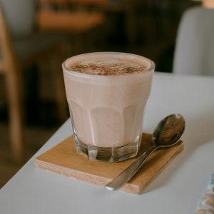 Spendiere Lea einen Chai Latte